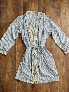 Charter Club Intimates Blue & White Striped Floral Trim Robe M